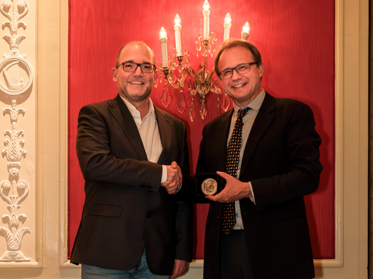 Prof. Aebersold bei der Preisverleihung