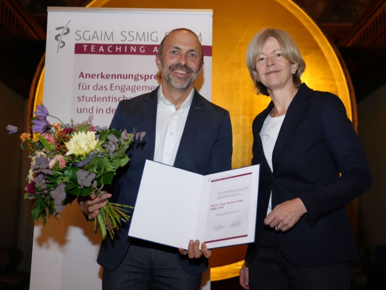 Roman Hari bei der Preisverleihung