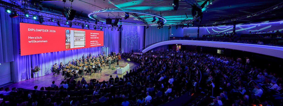 Vollbesetzter Saal im Kursaal Bern